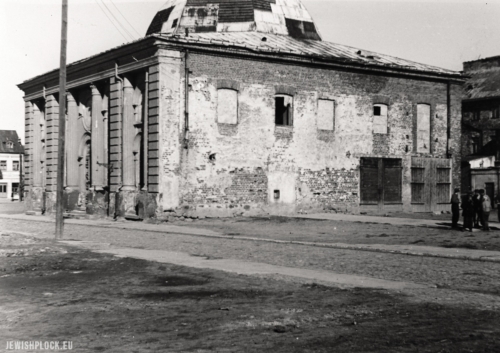 The Great Synagogue in Płock. A view from the south-west side before its demolition. Photo by B. Perlmuter (photograph from the collection of the Emanuel Ringelblum Jewish Historical Institute in Warsaw, reference number ŻIH-Płock.09)